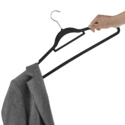 ACAZA Set Van 50 Anti-slip Kleerhangers, Fluweel, Zwart 8 ACAZA Set Van 50 Anti-slip Kleerhangers, Fluweel, Zwart -Tuinmeubel Winkel 1000045934 0102