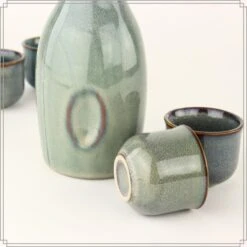 OTIX Sakeset Voor Rijstwijn 5 Delig Van Aardewerk Met 4 Kopjes En Een Fles 9 OTIX Sakeset Voor Rijstwijn 5 Delig Van Aardewerk Met 4 Kopjes En Een Fles -Tuinmeubel Winkel 1000049536 0111