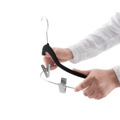 ACAZA Set Van 20 Fluwelen Kledinghangers - Metalen Haak - Zwart 9 ACAZA Set Van 20 Fluwelen Kledinghangers - Metalen Haak - Zwart -Tuinmeubel Winkel 1000068943 0103